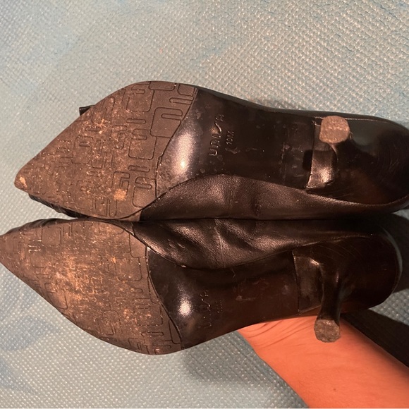 Anthropologie black leather bow pumps heels - Picture 4 of 5
